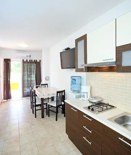 In With Balcony, Air Conditioning, Wi-fi *