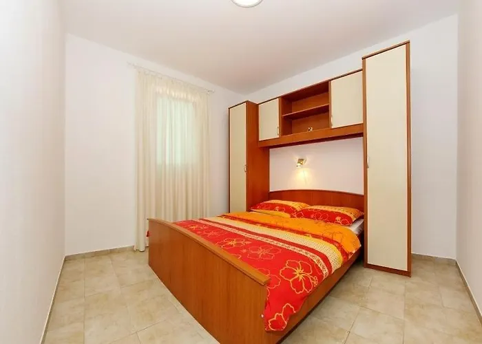 Apartment In With Balcony, Air Conditioning, Wi-fi *