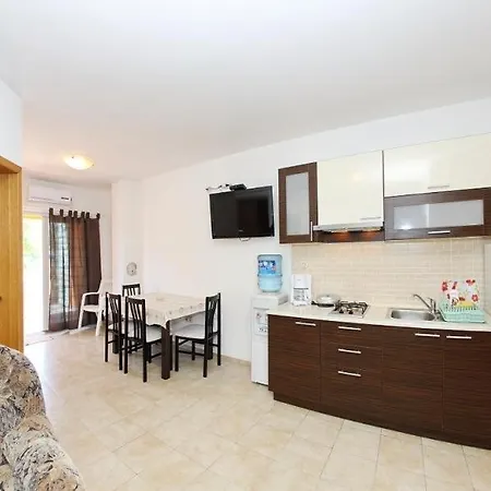 Apartment In With Balcony, Air Conditioning, Wi-fi