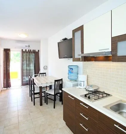 In With Balcony, Air Conditioning, Wi-fi *