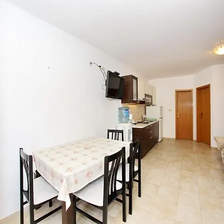 Apartment In With Balcony, Air Conditioning, Wi-fi