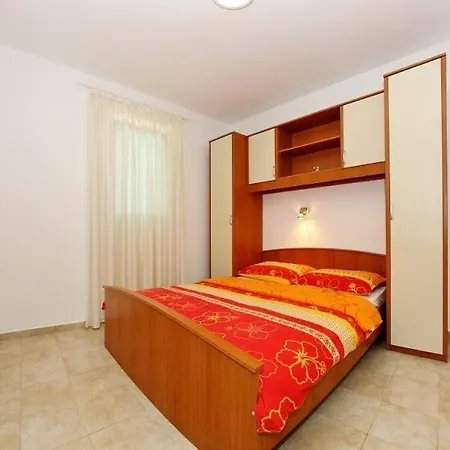 Apartment In With Balcony, Air Conditioning, Wi-fi *